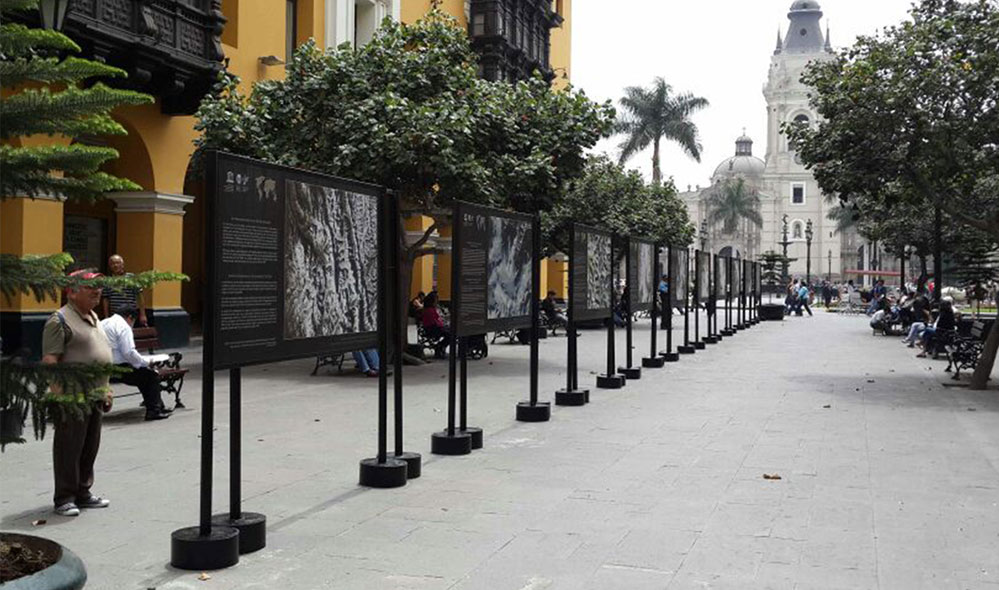 PANELES EN METAL CON IMPRESIÓN EN BANNER PARA LA UNESCO